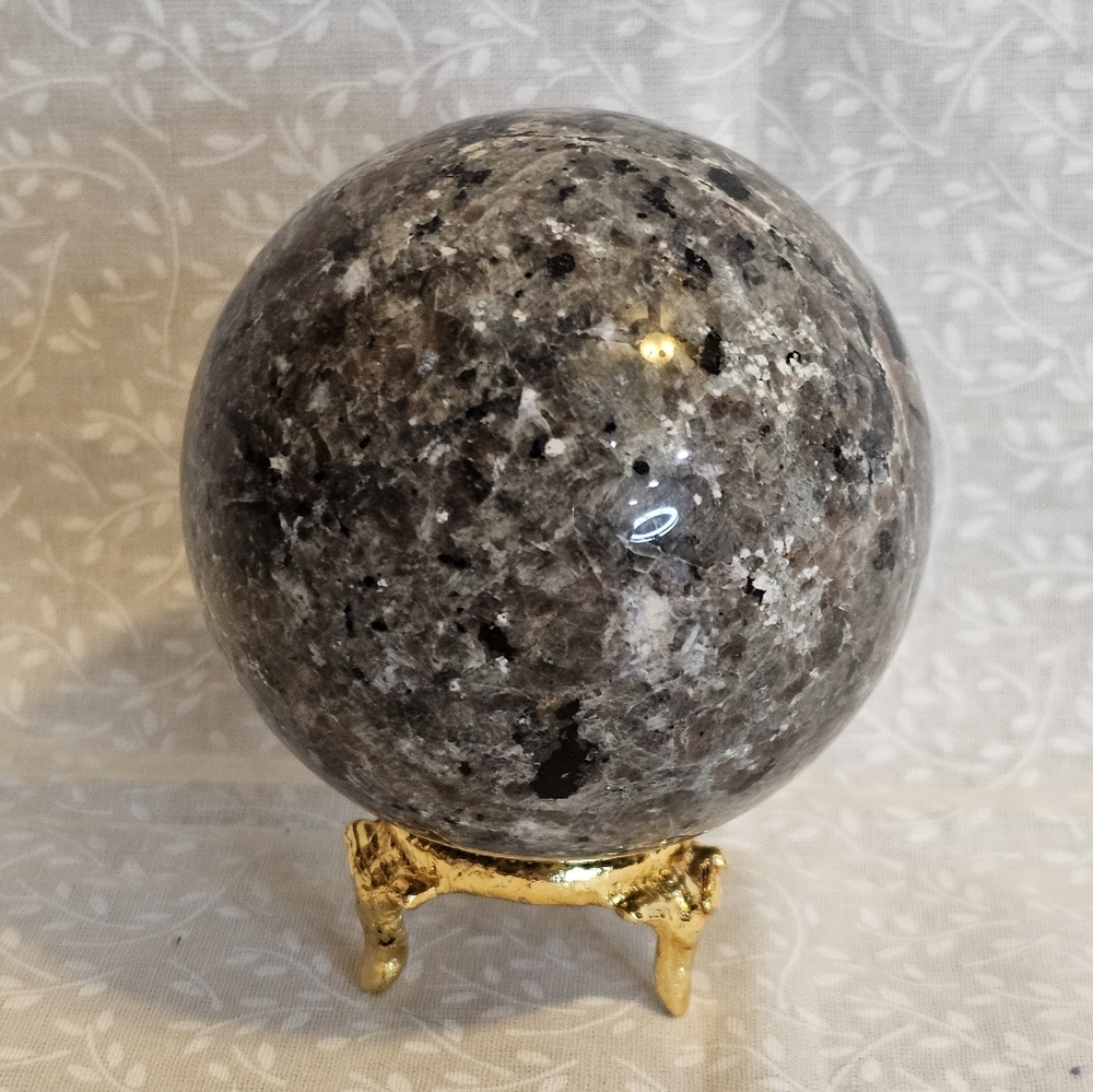 Yooperlite Crystal Sphere UV Active
